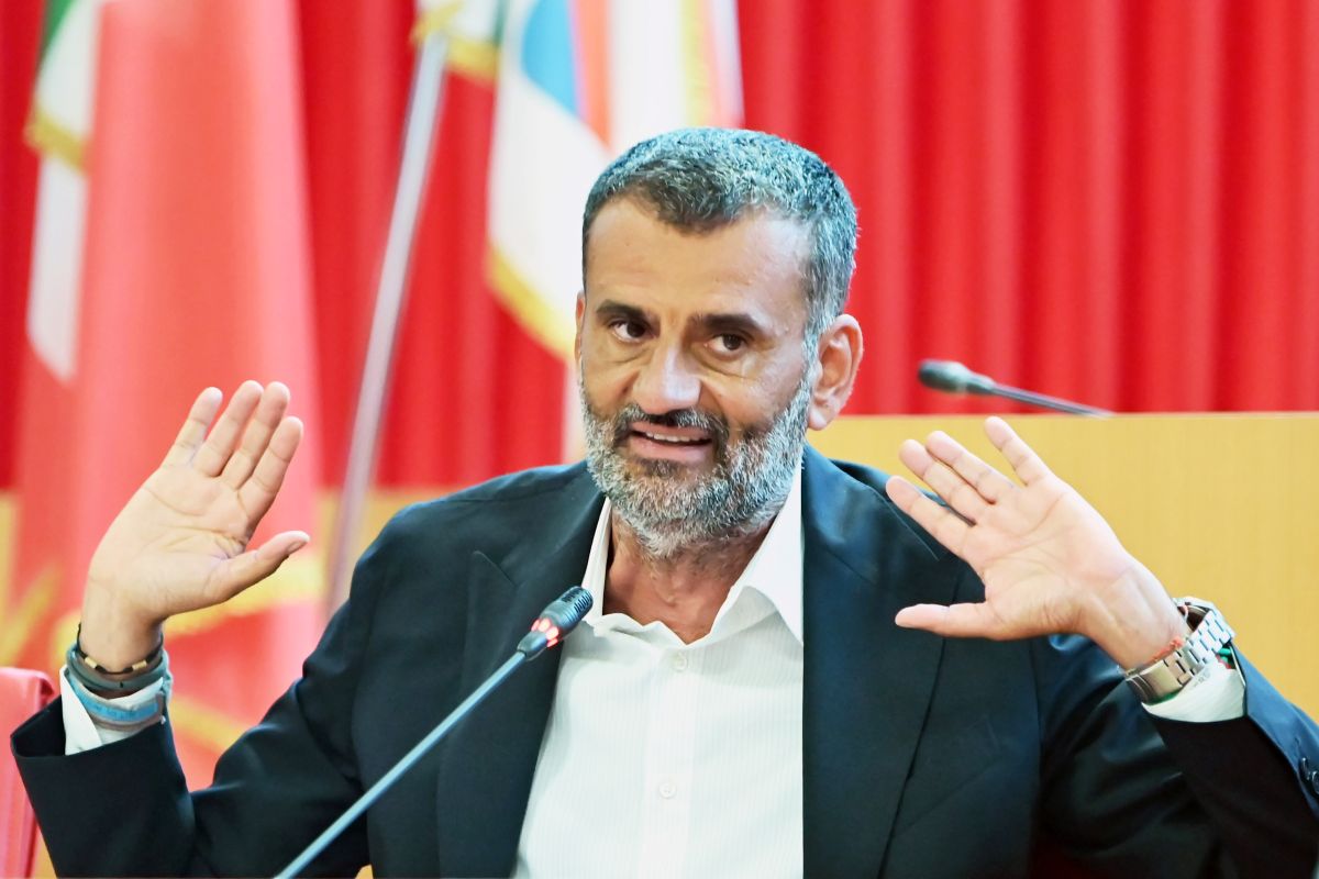 Centrosinistra pugliese sospeso: veti su Decaro e caso Vendola