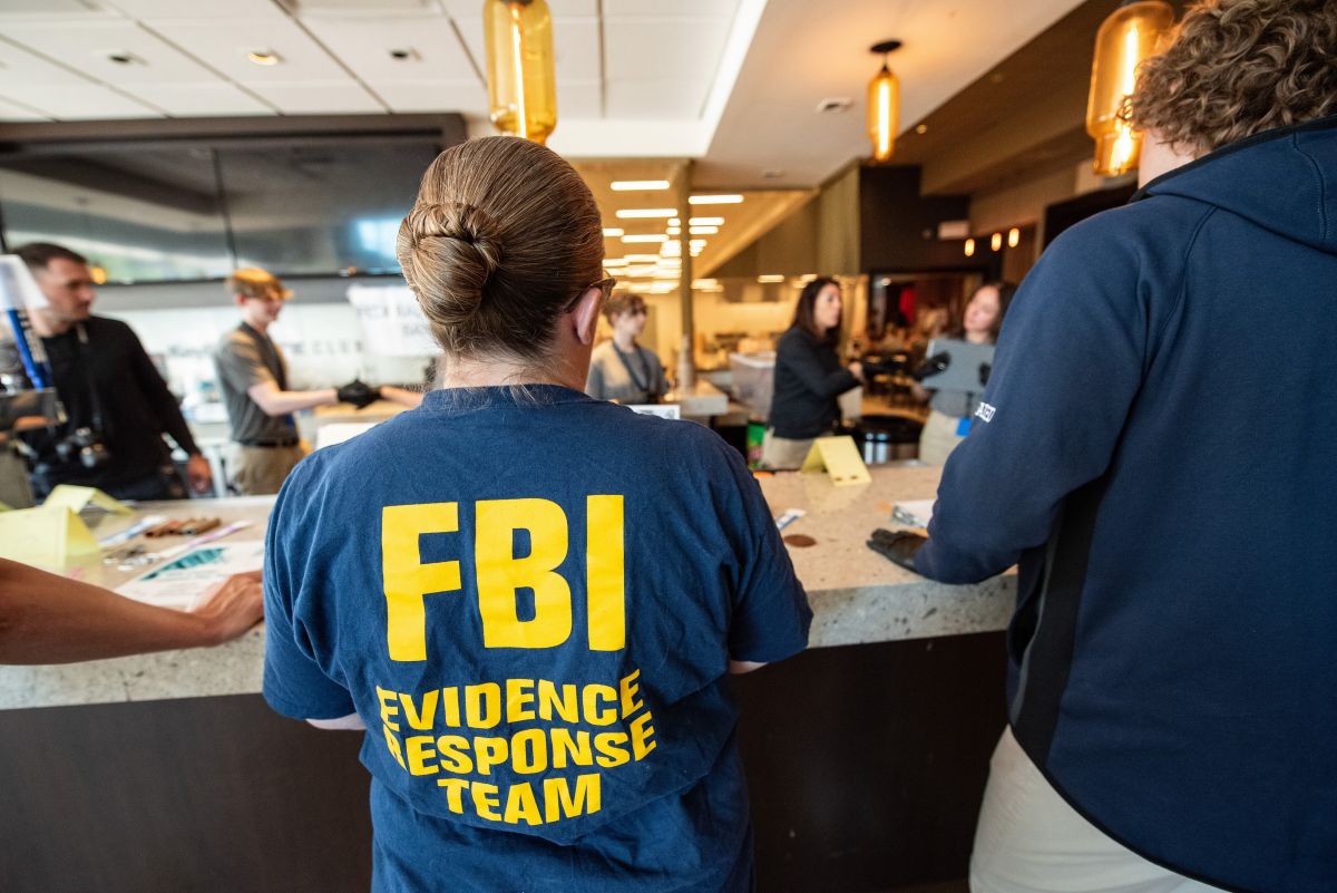 Charlie Kirk, caccia al killer: nuove foto Fbi e 7.000 segnalazioni