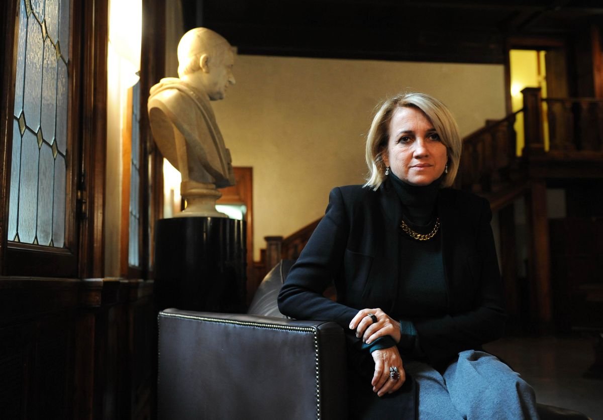 Fendi ha celebrato un secolo di eleganza, sfilata stellare a Milano. Celebrità in prima fila