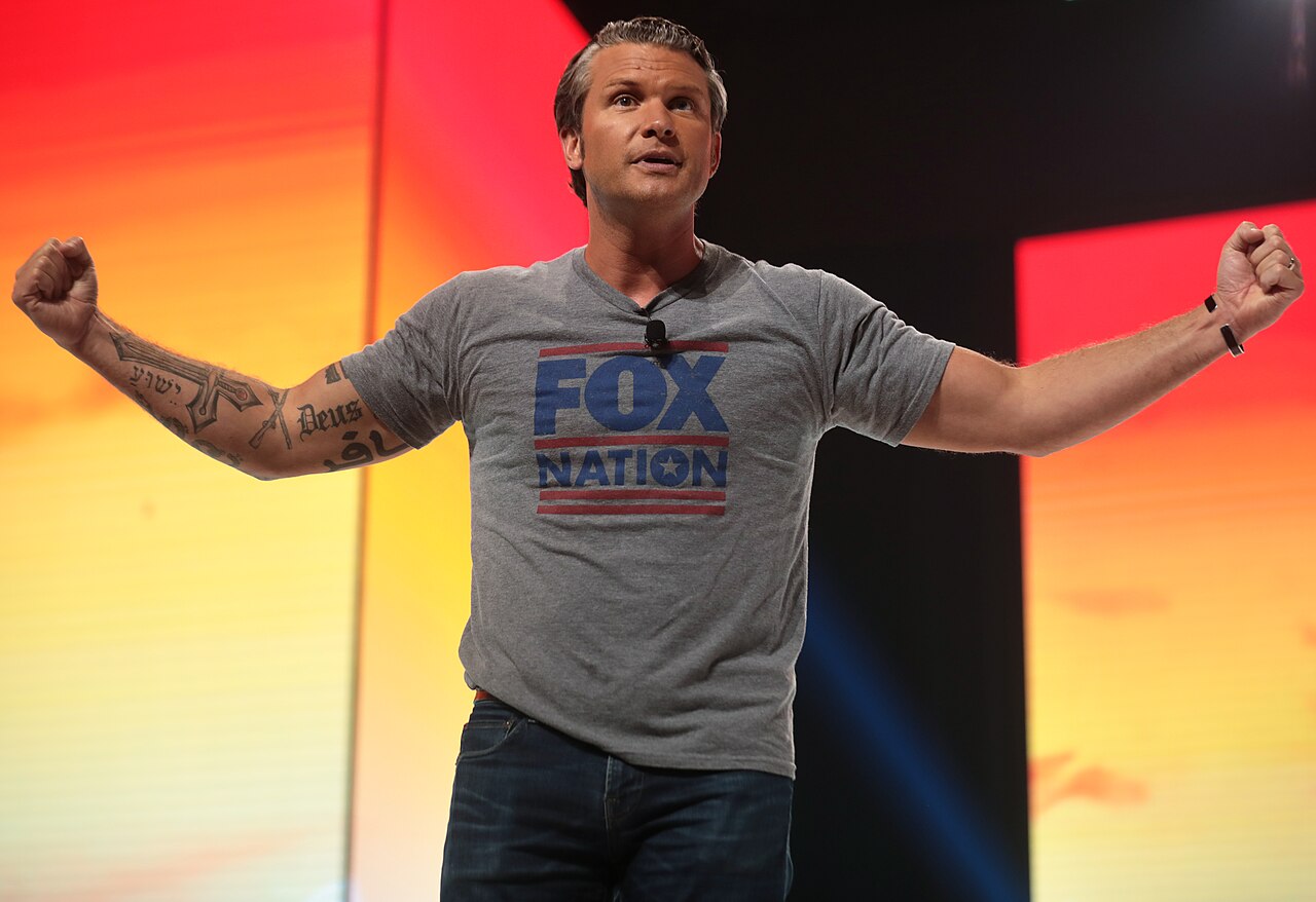 Hegseth, dal “non obbedite” all’ordine “uccideteli tutti”