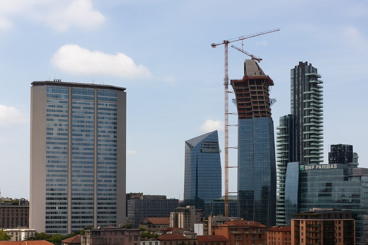 Milano, urbanistica sotto inchiesta: la città dei bonifici sospetti