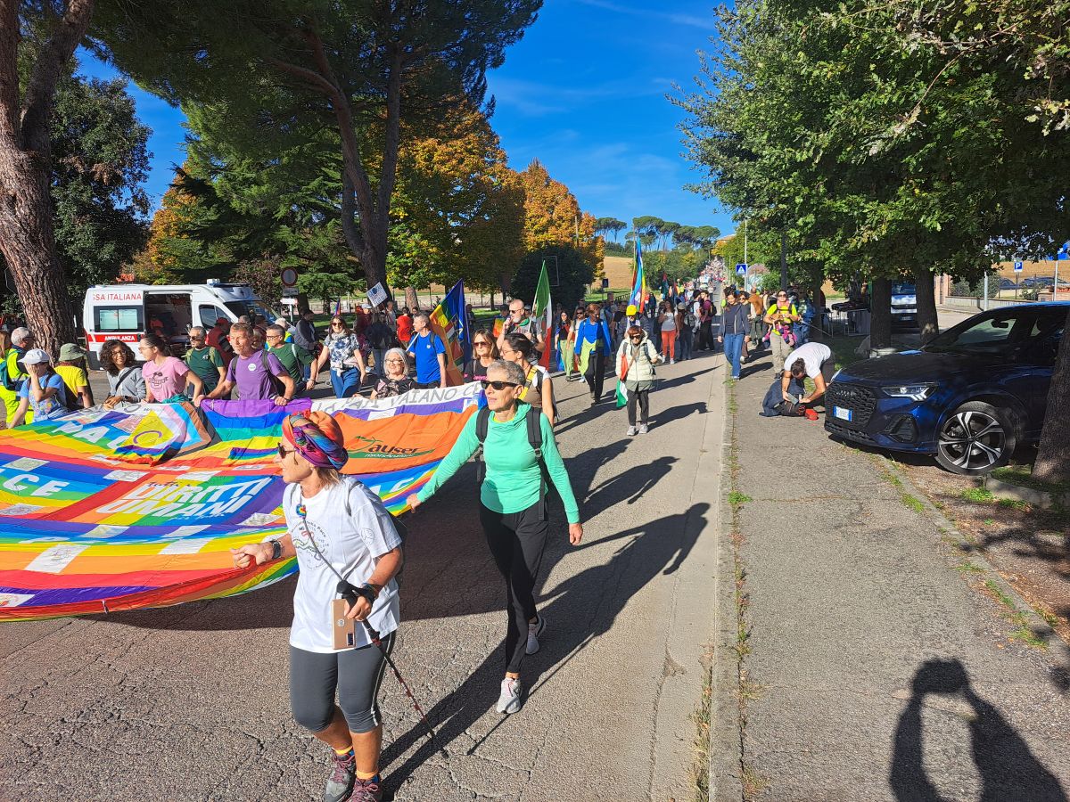 Un fiume di pace: oltre 70mila persone per la Marcia Perugia-Assisi