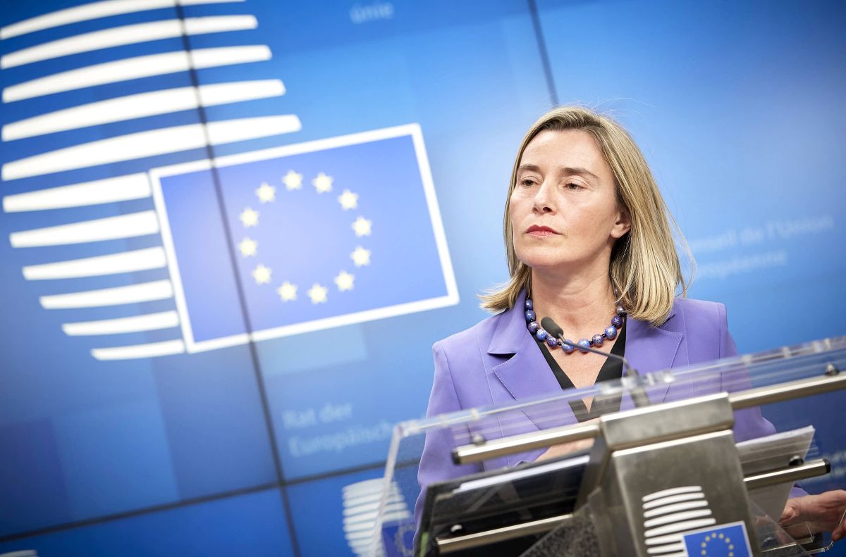 Mogherini e Sannino indagati e fermati, bufera sull’Accademia Ue