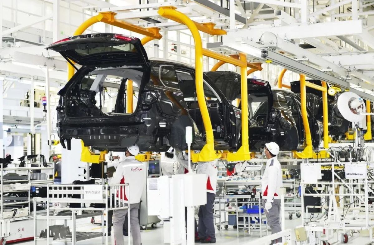 Cina, frenata d’autunno: produzione giù, investimenti in rosso