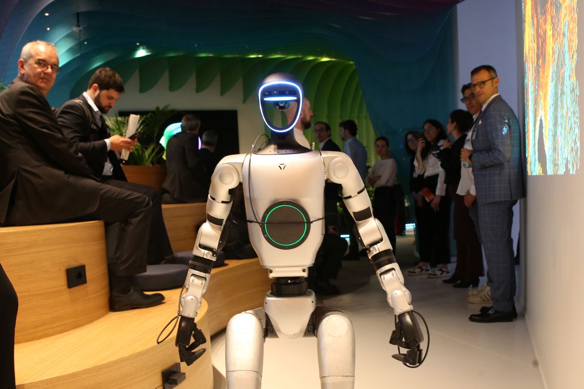 Amazon spinge sui robot: un milione di macchine, nuovi occhiali AI