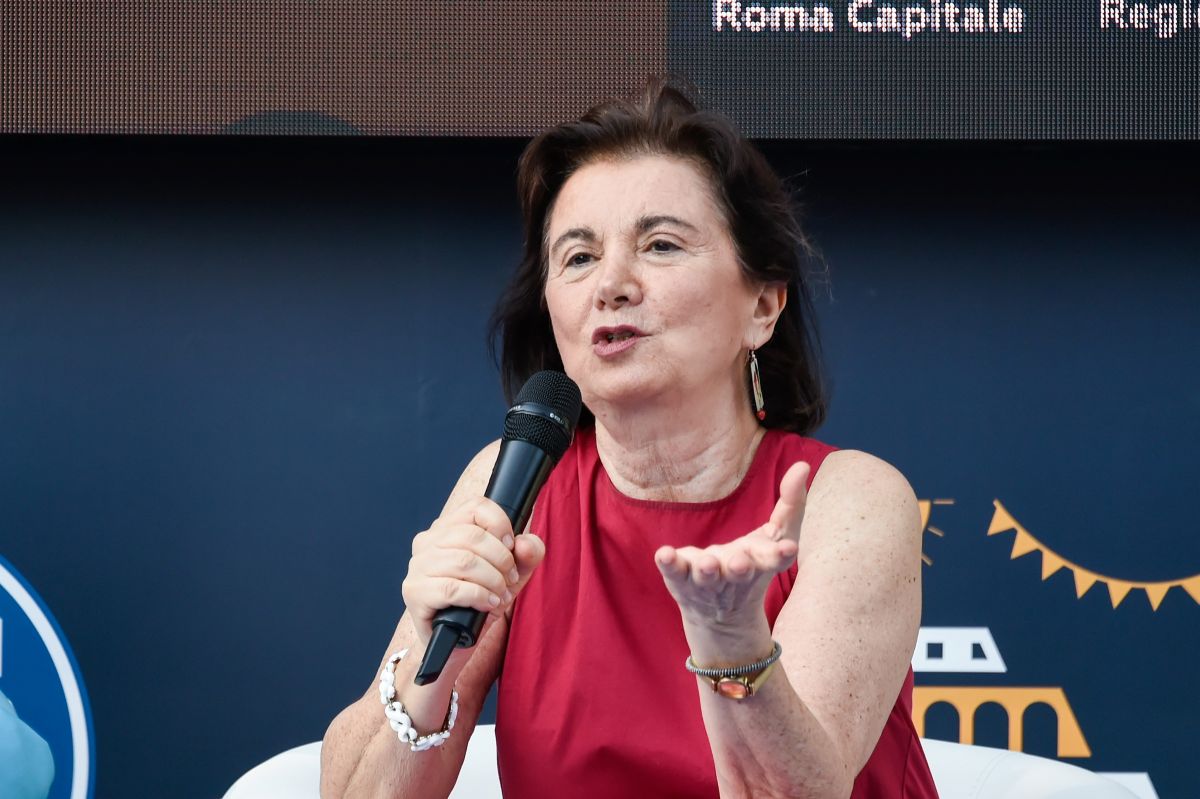 Roccella contro gite ad Auschwitz: bufera politica e sdegno di Segre