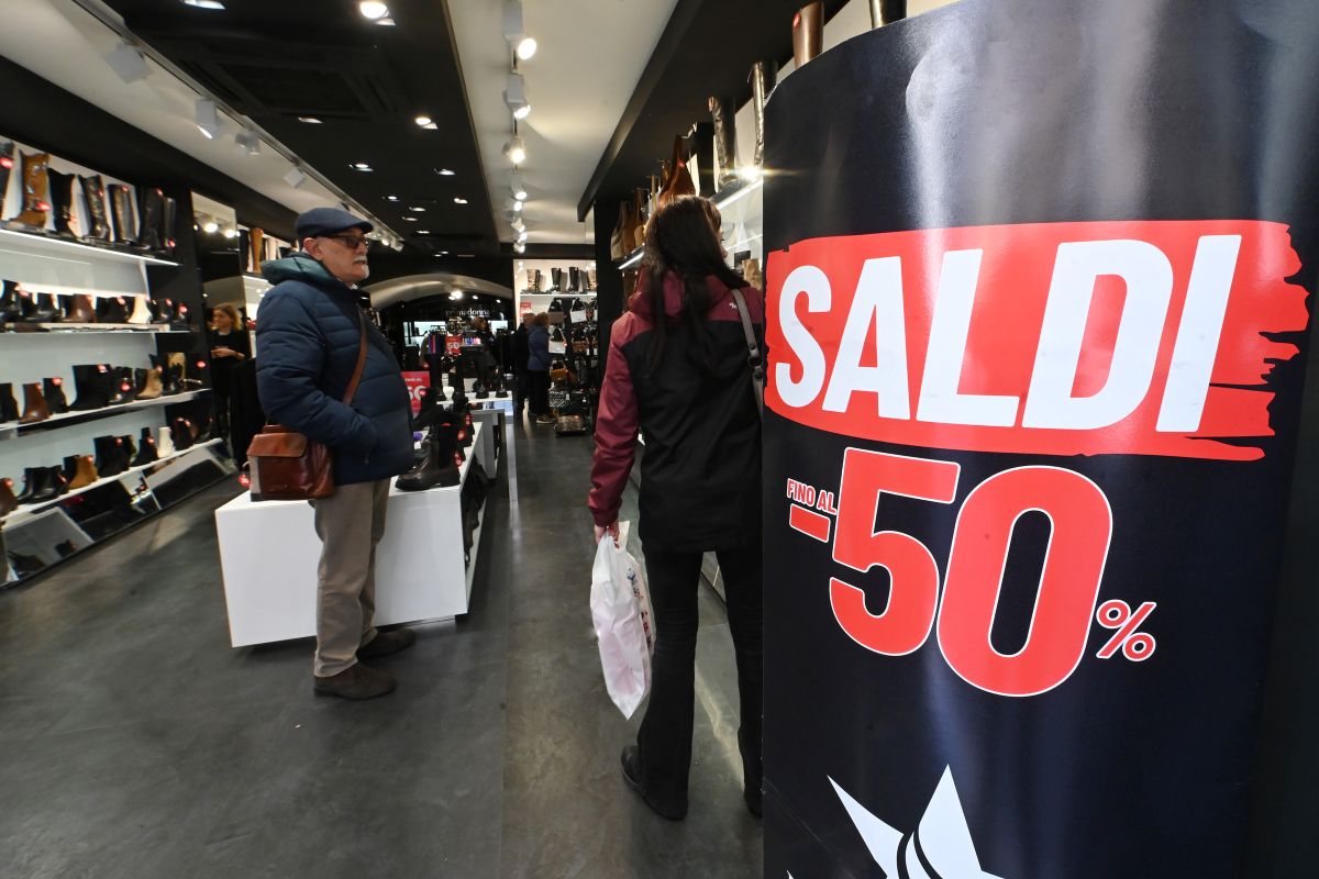 Saldi invernali 2026: il via, i numeri e la caccia all’affare vero