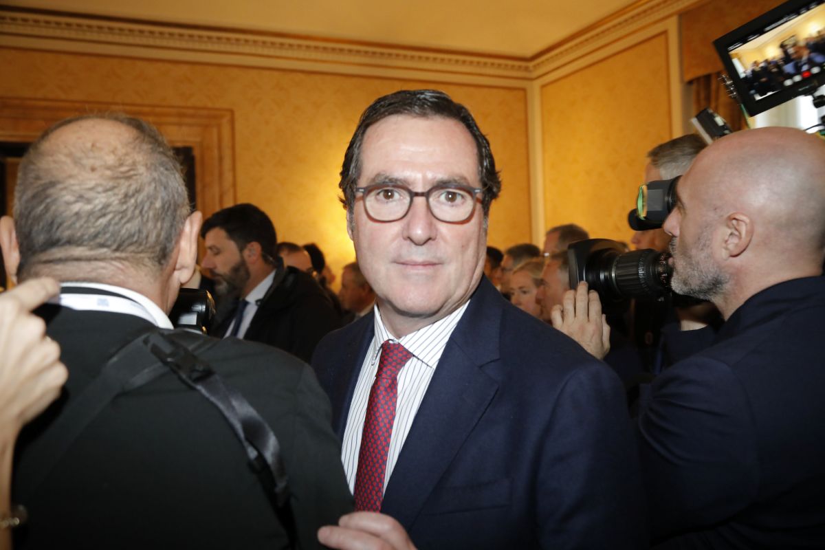 Spagna, scontro su Bbva-Sabadell. Industriali: “È dirigismo politico”