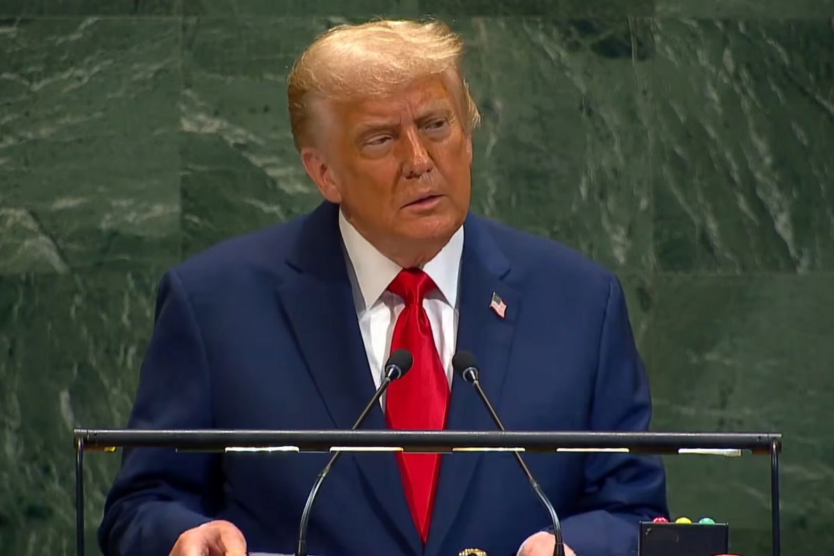 Quando il palco fa scherzi: Trump e i due incidenti all’Onu