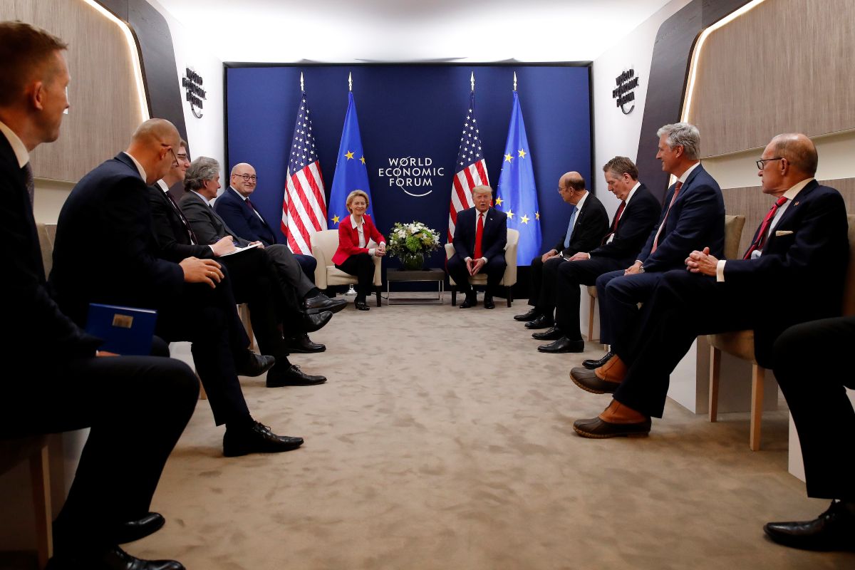 L’Europa si arrende: dazi, armi, energia e zero tasse alle Big Tech