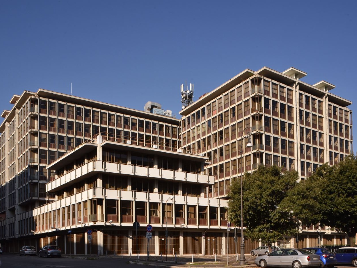 Antitrust, maxi-multa da 936 milioni a Eni, Esso, Ip, Q8, Saras e Tamoil per cartello sui carburanti