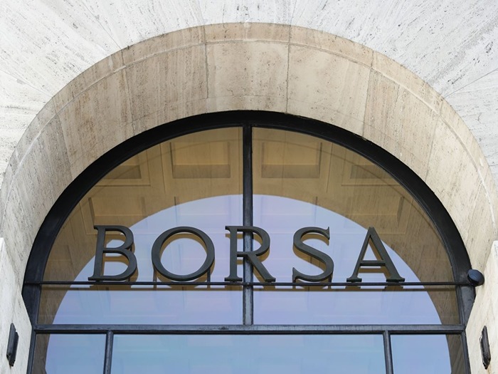 Borsa: Milano chiude a -0,20%, Ftse Mib a 43.432 punti