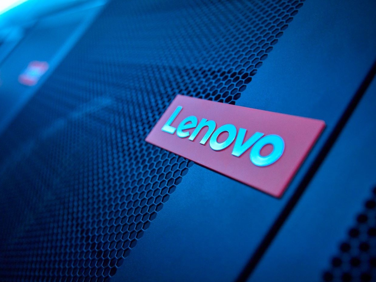 Lenovo corre sull’AI ibrida: trimestre da record per il gruppo