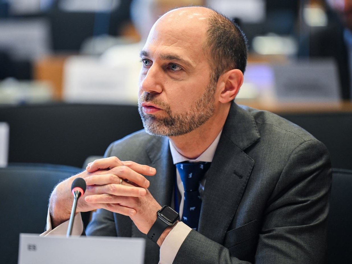 Euro digitale, al Parlamento europeo parte il confronto sulla proposta Navarrete