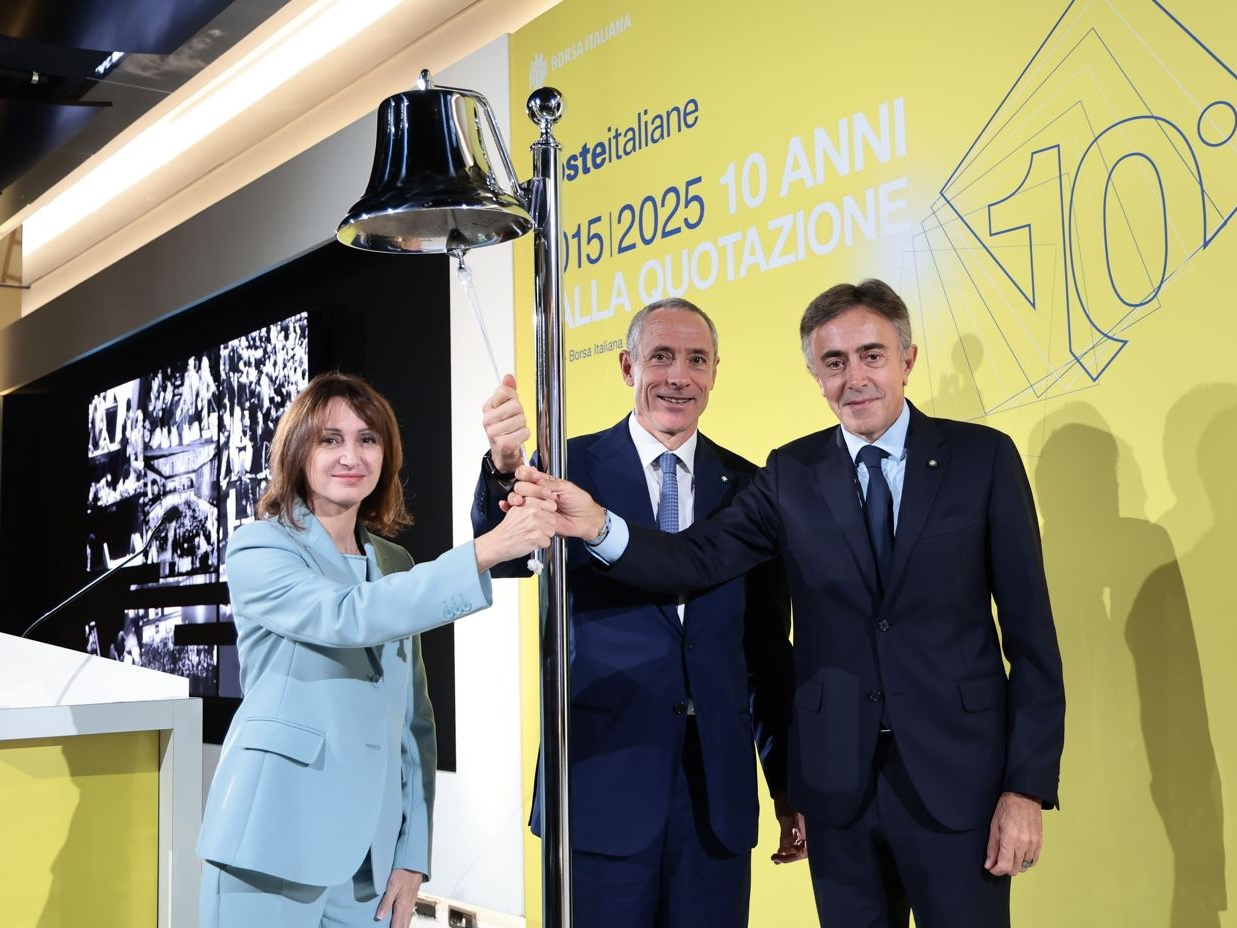 Successo e innovazione: Poste Italiane festeggia i 10 anni di quotazione in Borsa