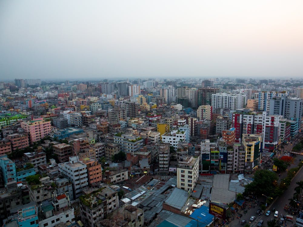 Bangladesh, raid della polizia contro la redazione di Begum