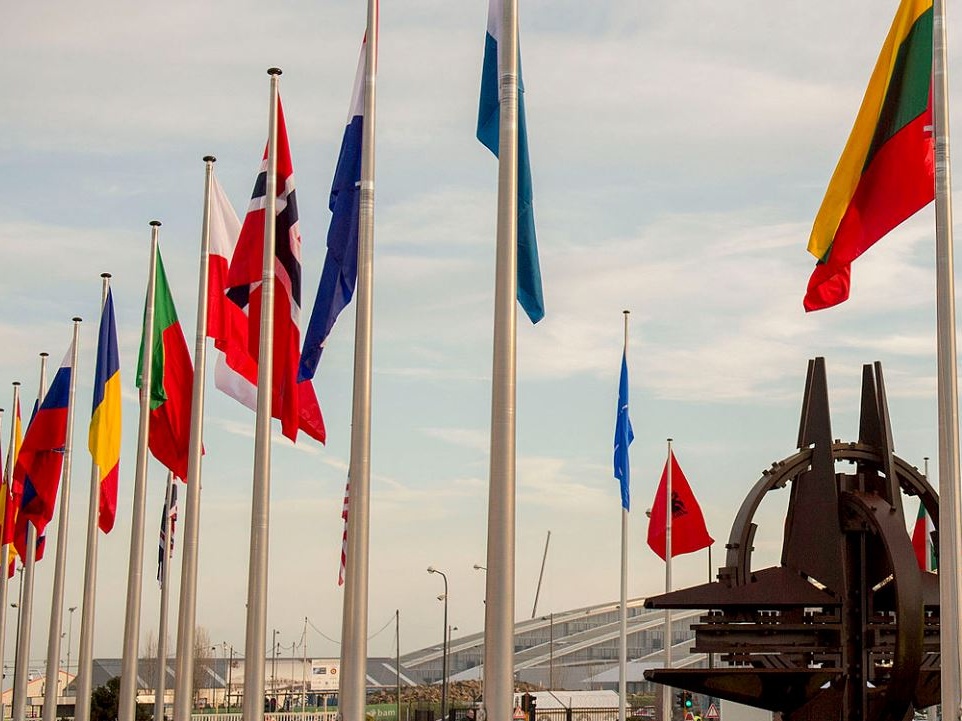 Droni russi in Polonia, Varsavia invoca l’articolo 4 della NATO