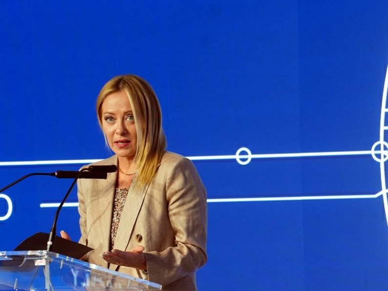 Meloni ai giovani di FdI: “Più cresciamo, più ci attaccano”