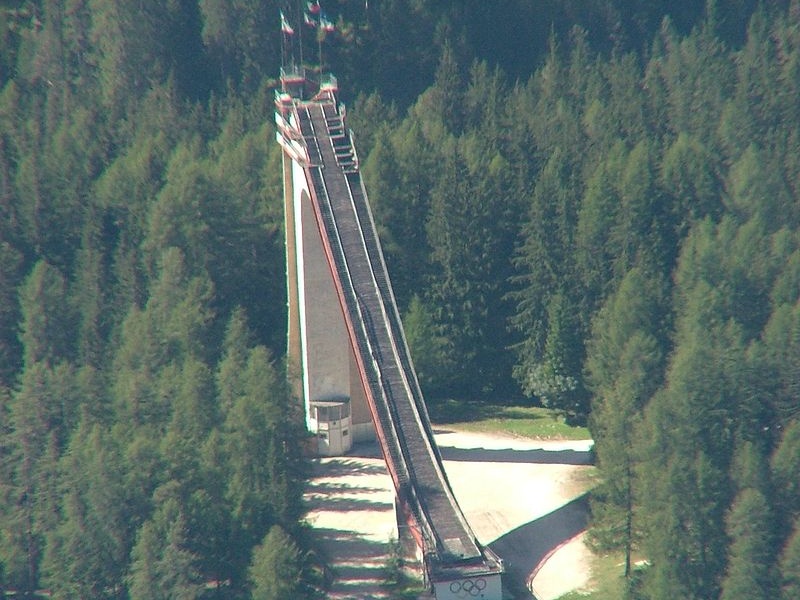A 150 giorni dalle Olimpiadi, Cortina riscopre il suo trampolino del ’56