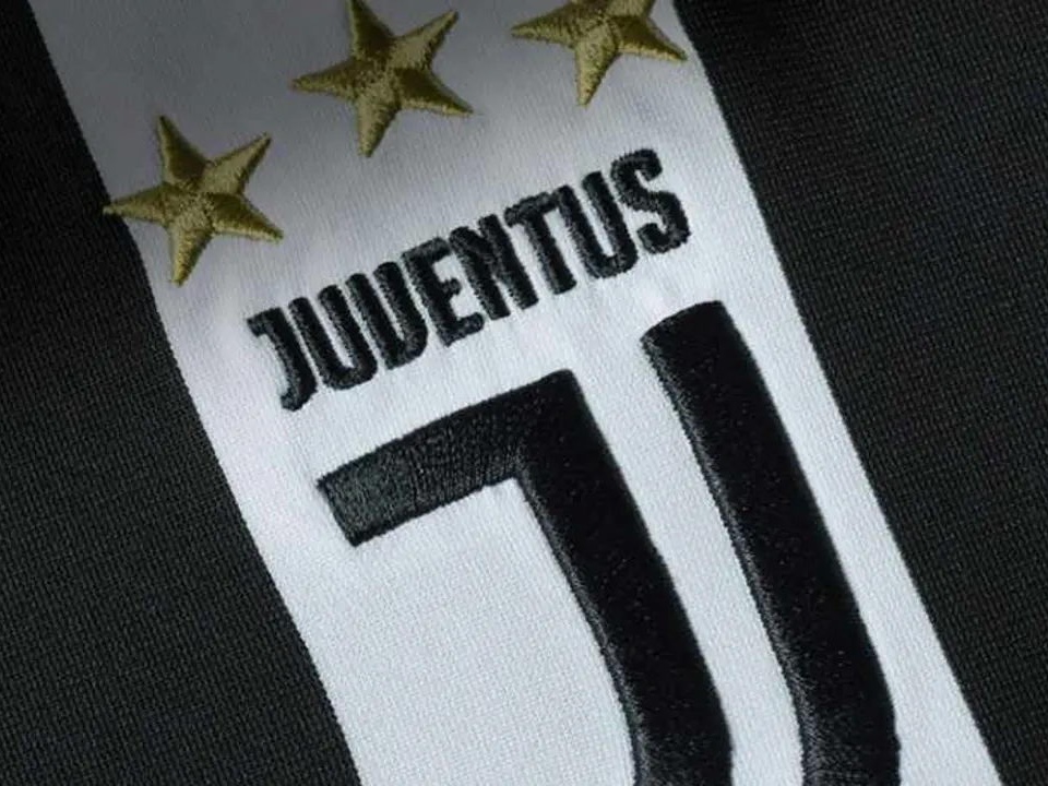 Giorgio Armani firmerà il guardaroba formale della Juventus per le prossime due stagioni