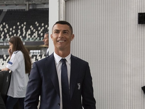 Cristiano Ronaldo diventa il primo calciatore miliardario