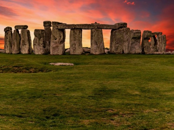 In migliaia a Stonehenge per celebrare il solstizio d’inverno