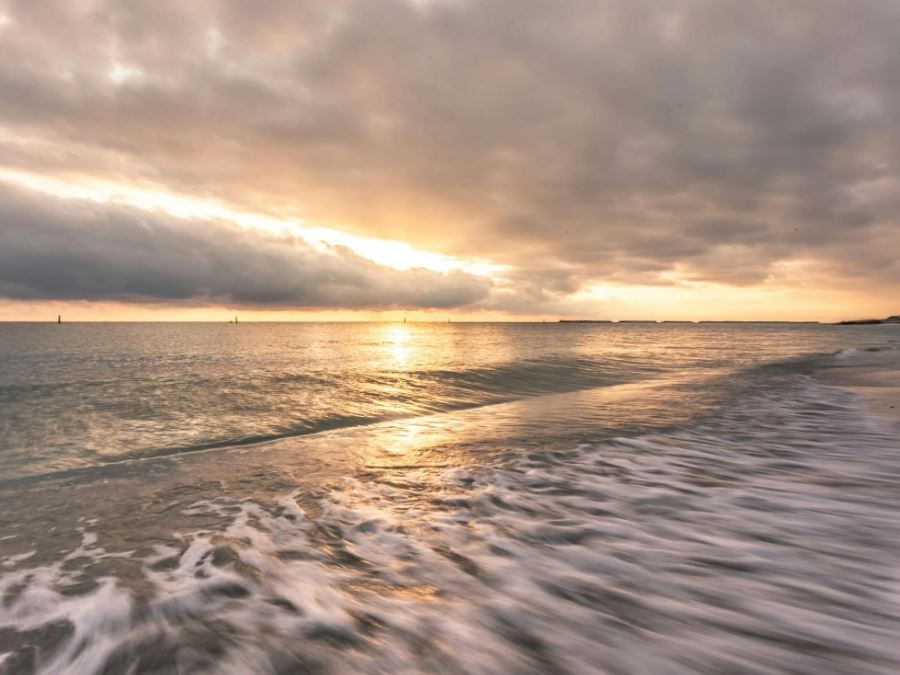 Mareggiate e bora sull’Adriatico: allerta gialla in Puglia e Sicilia, danni e disagi