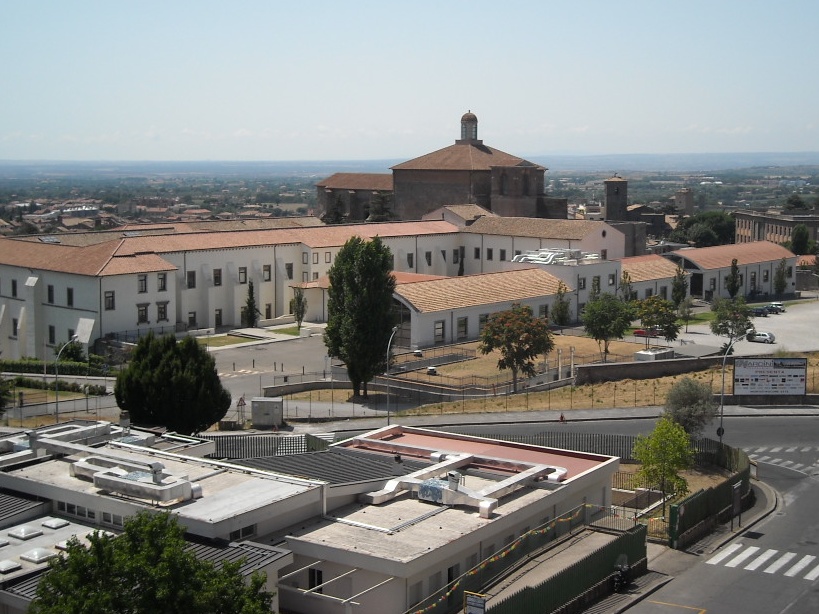 Fiamme a Viterbo, paura all’Università della Tuscia