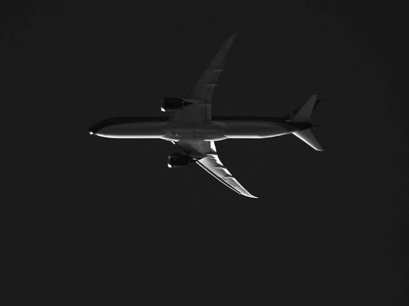 Tragedia nei cieli dell'Estremo Oriente russo, ritrovata la fusoliera in fiamme