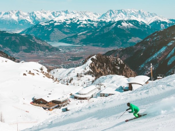 Settimana bianca, la montagna si digitalizza: l’app che cambia il modo di sciare e camminare