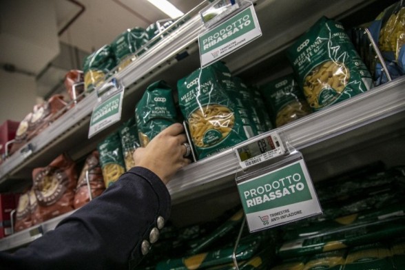 Inflazione, a novembre rallenta all’1,1%. Scende il carrello della spesa, pesa il calo di trasporti ed energia