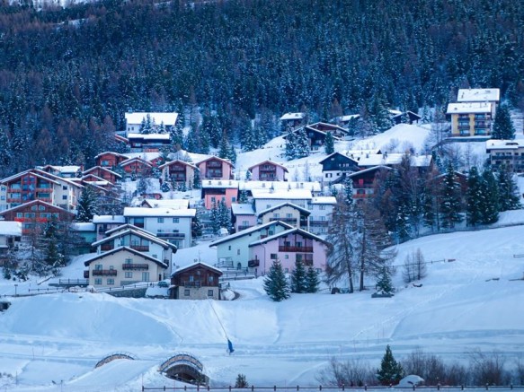 Comprare casa in Valtellina conviene davvero? Tirano vola, Bormio aspetta le Olimpiadi