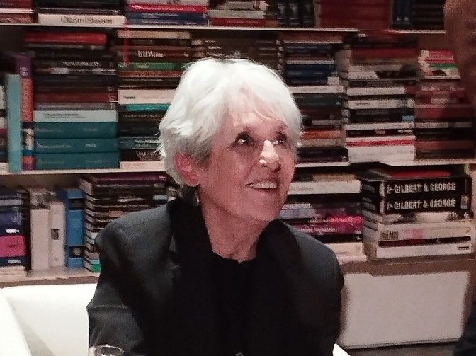 Joan Baez e la clinica per i senzatetto: un modello nel cuore della sanità USA