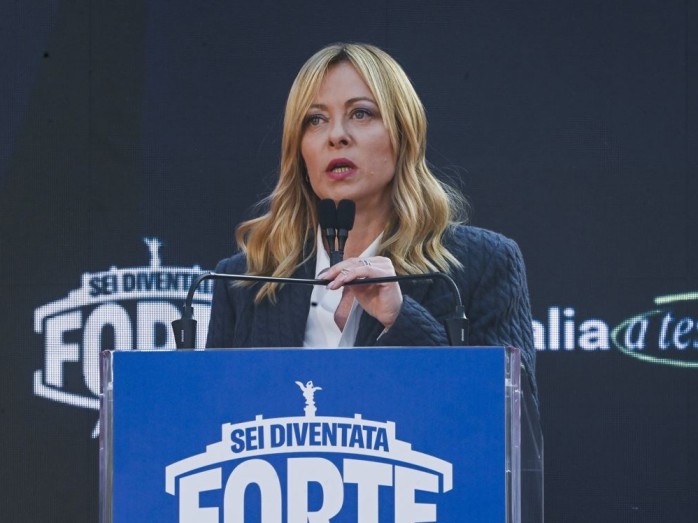 Atreju contro il Nazareno, lo scontro sull’unità