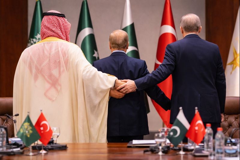 La “Nato islamica” prende forma: Riyadh e Islamabad tirano Ankara